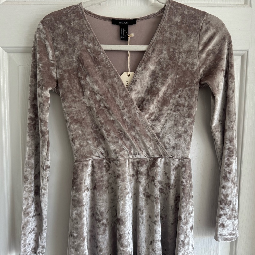 Forever 21 Crushed Velvet Long Sleeve Mini Dress in Champagne - Picture 5 of 6